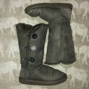 Uggs Bailey Button Triplet Grey Size 8